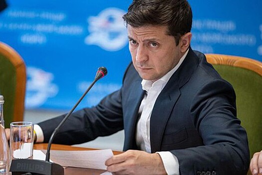Зеленский потребовал уволить губернатора из-за аэропорта