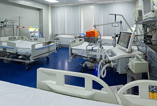 Более 200 пациентов поступили за сутки в больницу №15 имени Филатова