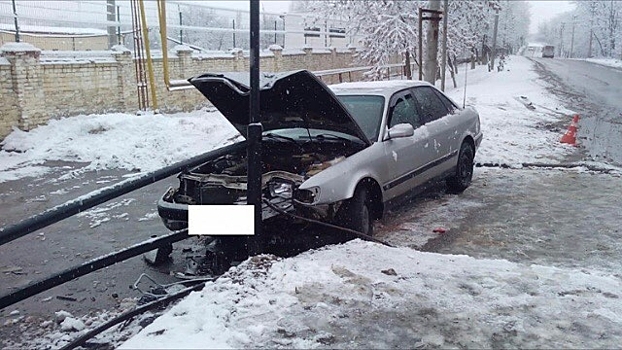 В Ставрополе водитель Audi врезался в столб