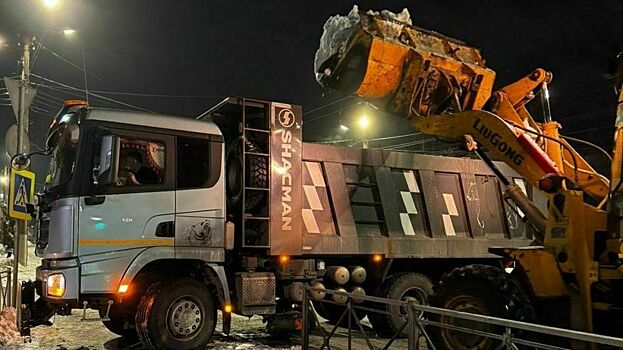 Ночью снег вывезут с 9 участков улиц Кирова