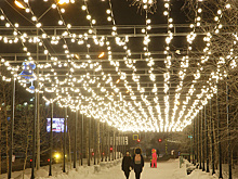 На улицах Москвы к Новому году появились световые тоннели