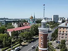 Задержание прохожей дебошира с ножом на омском вокзале попало на видео