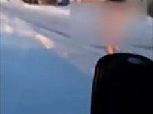 Видео: В Башкирии засняли женщину, бегущую голышом на морозе