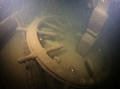 Центр подводных исследований РГО поднял артефакты с корабля XIX века