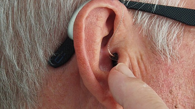 Врач рассказала, почему у пожилых может ухудшаться слух