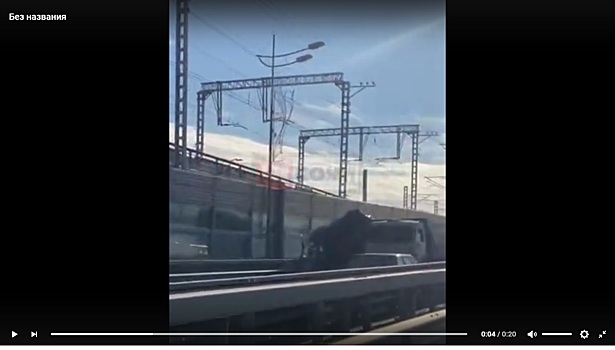 Опубликованы кадры с места смертельного ДТП с "КамАЗом" и пассажирской "Газелью" в Сочи