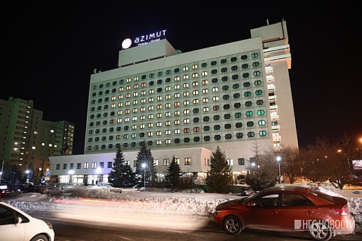 Гигантское сердце загорелось на здании в центре Новосибирска