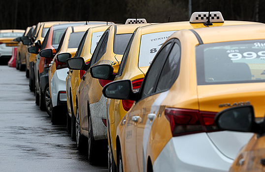 Агрегаторы такси предложили исключить госрегулирование цен за поездки