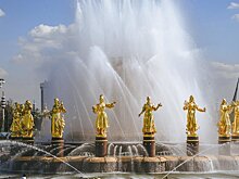 Бронзовые гуси и голубое дерево, или Самые необычные фонтаны Москвы