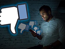 В США начали массово удалять мобильное приложение Facebook