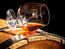 Работники Hennessy бастуют из-за планов компании разливать бренди в Китае