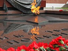 Собянин возложил цветы к Могиле Неизвестного солдата в Александровском саду