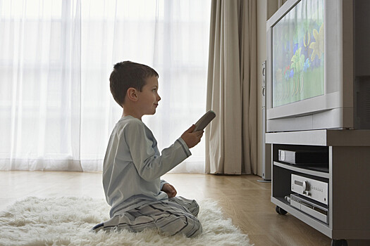 Просмотр телевизора ухудшает память и внимание детей до двух лет