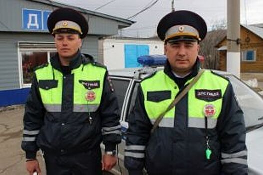 В Иркутске полицейские доставили в больницу девочку, покусанную собакой