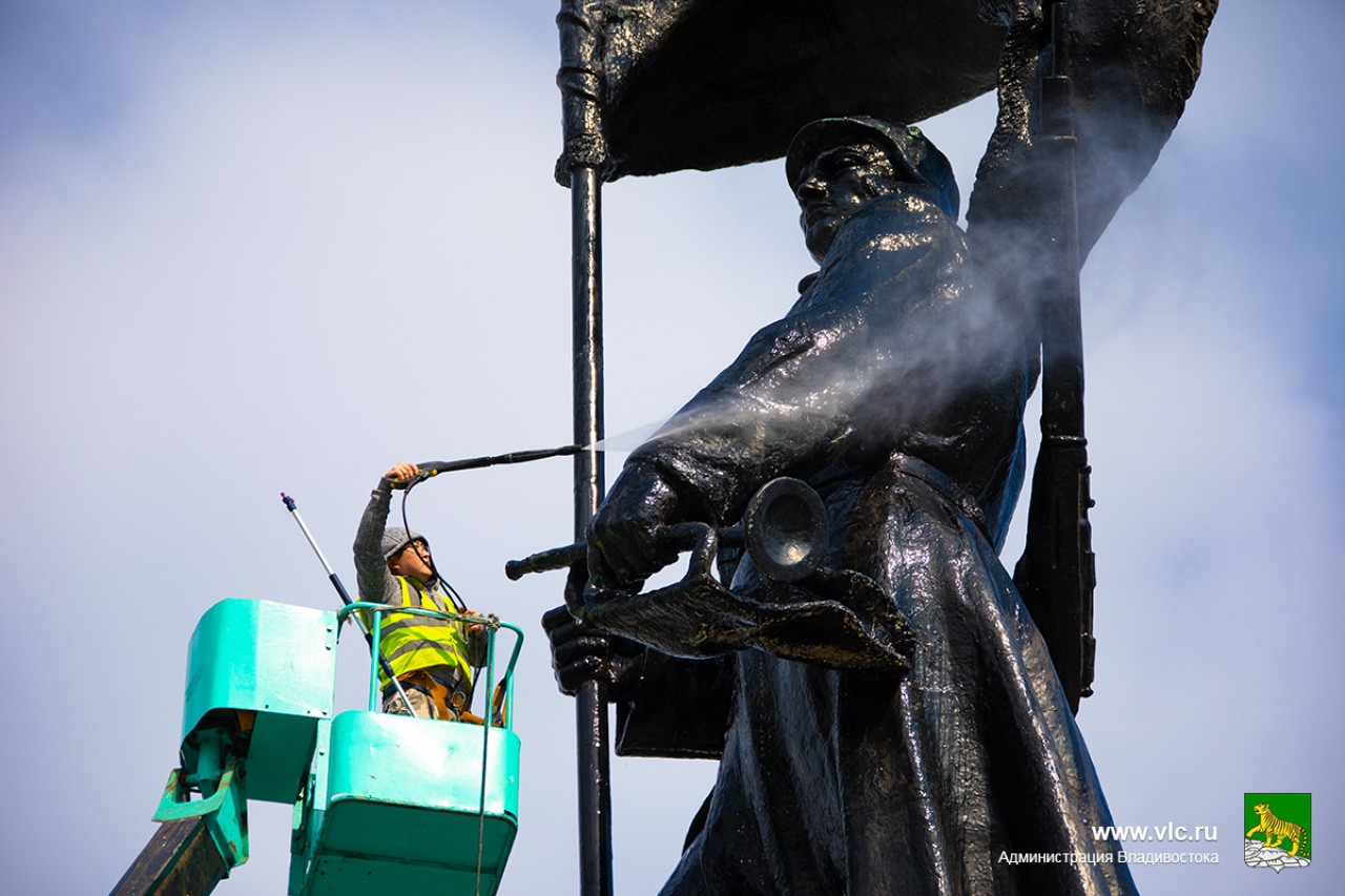 Во Владивостоке ко Дню Победы подготовят 22 памятника