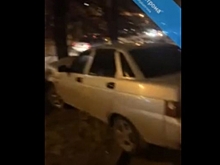 В Костроме водитель совершил фееричный наезд на дерево
