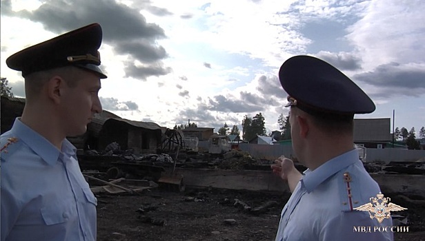 Оперативники уголовного розыска спасли людей во время пожара в Красноярском крае