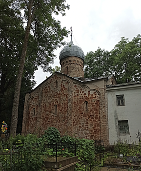 Новгородские древности: церковь Рождества Христова на Красном поле