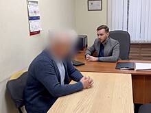 Объяснения лежащего на мокром асфальте российского чиновника попали на видео