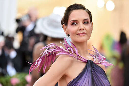 Актриса Кэти Холмс прогулялась без макияжа в Нью-Йорке