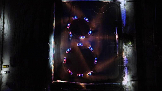 Полицейские Брянской области ярким флешмобом поздравили женщин с 8 марта