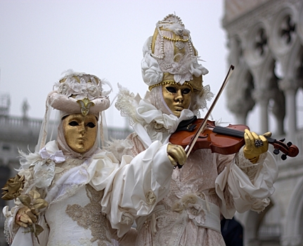 В Петербурге откроется выставка Михаила Шемякина, посвященная Венецианскому карнавалу