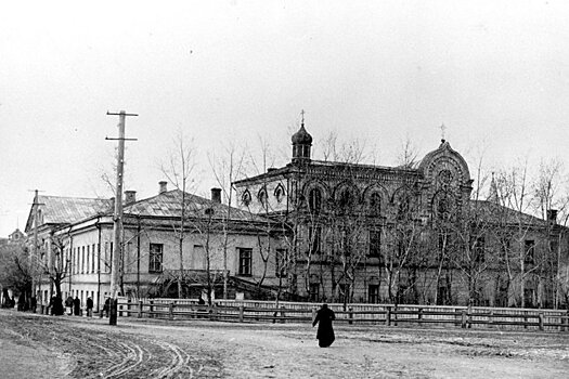 Гид по улице Миславского: великие гимназисты, предки голландцев и торговцы сукном