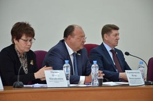 В «Школе грамотного потребителя» поучаствовал сенатор Андрей Шевченко