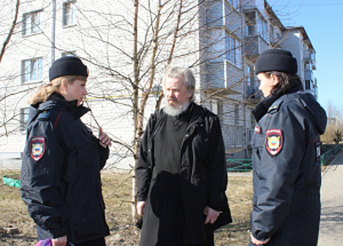 В Новгородской области стражи правопорядка и общественники провели рейд, направленный на профилактику семейного неблагополучия