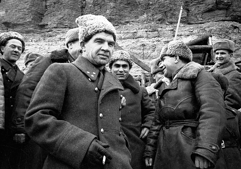 Сталинградская битва. Командующий 62-й армией генерал-лейтенант Василий Иванович Чуйков, 26 декабря 1942 года