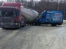 В Орловской области ЗИЛ въехал в фуру с прицепом