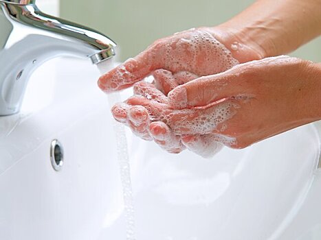 Назван способ быстро очистить руки от суперклея