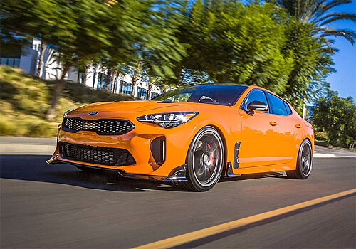 Для тюнинг-шоу SEMA подготовили два непохожих Kia Stinger