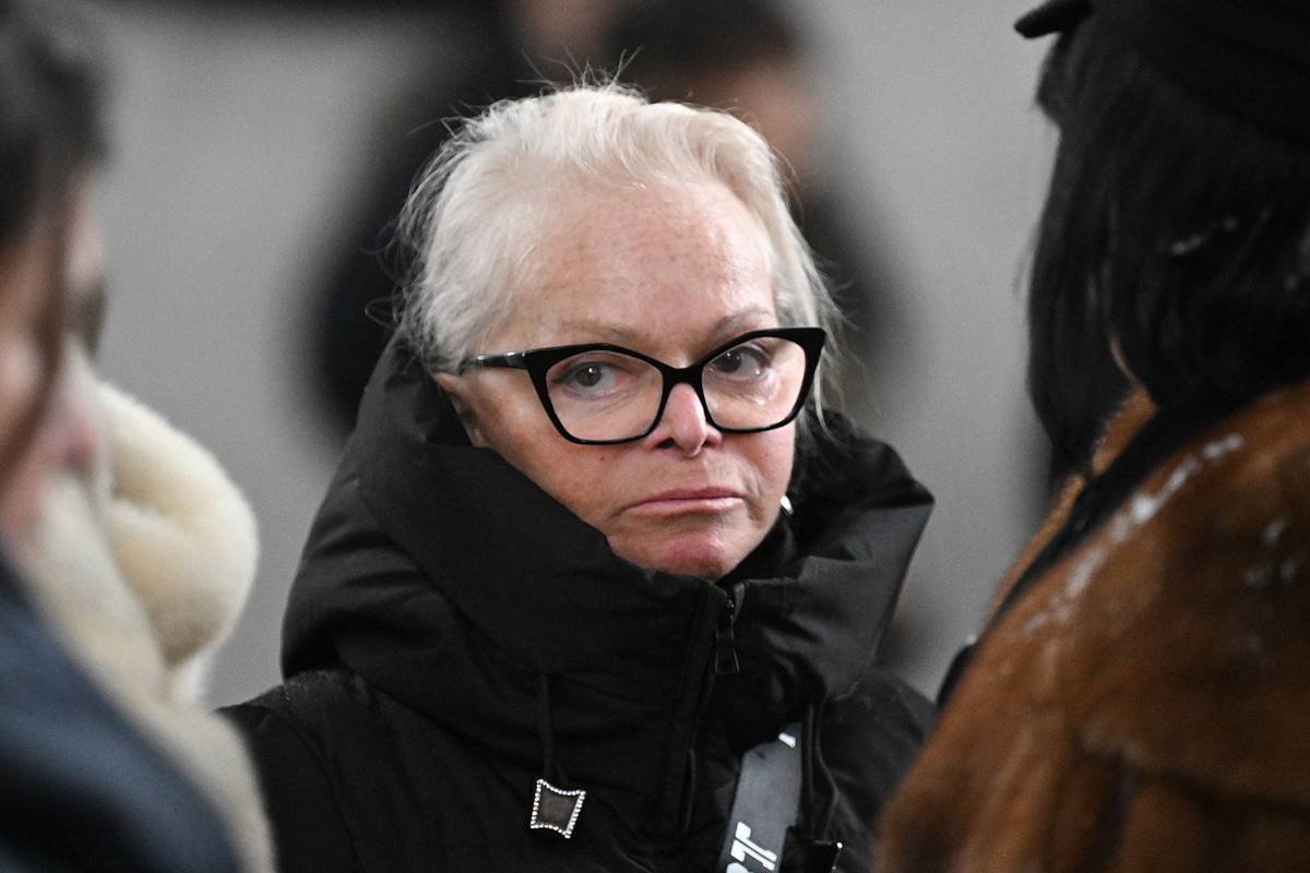 Продюсер прокомментировал отмену концертов Долиной