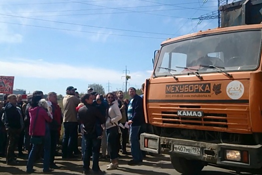 Зайчики против московских отходов: возле полигона «Скоково» провели антимусорную акцию