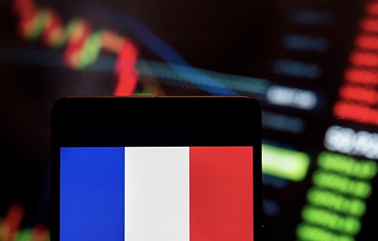 Bloomberg: Французские активы подешевели из-за угрозы политического кризиса