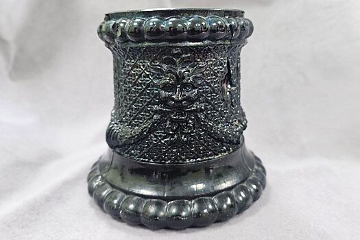 Стеклянную карандашницу XIX века обнаружили в ходе раскопок на Фрунзенской набережной