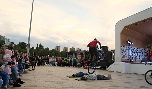 В пойме Царицы волгоградцам показали экстрим-трюки