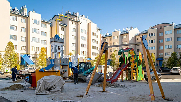 В ЖК «Алые паруса» к концу сентября установят четыре детских площадки. ФОТО