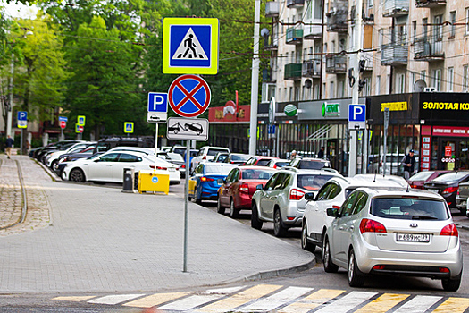 Возле Центрального парка в Калининграде ещё поубавилось мест для парковки
