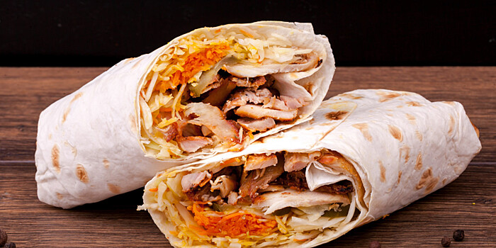 «Кладезь среди быстрых и сбалансированных приемов»: действительно ли шаурма так вредна, как принято считать?