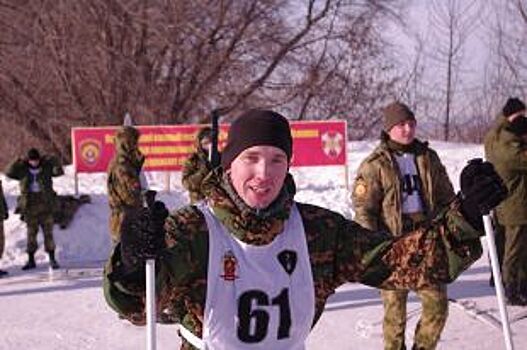 Курсанты Росгвардии поддержали российских спортсменов лыжным забегом