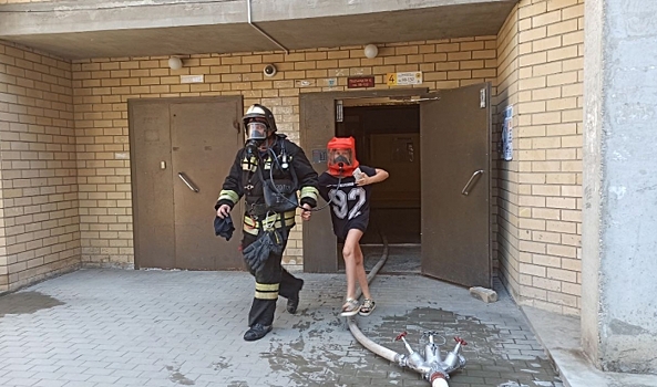 В центре Волгограда при тушении дома эвакуировали на улицу более 20 жильцов