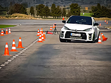 Видео: Toyota GR Yaris блестяще проходит лосиный тест