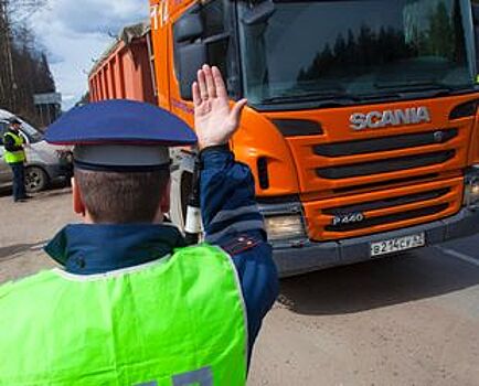 Отремонтировать дороги помогут перегрузы. В 2019 году власти Ленобласти намерены взимать штрафы с крупногабаритного транспорта