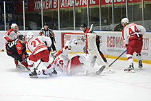 Взяли реванш: команда «Нефтяник» из Альметьевска обыграла хоккеистов «Ижстали»