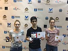 Четыре выпускника школы № 587 получили золотые медали