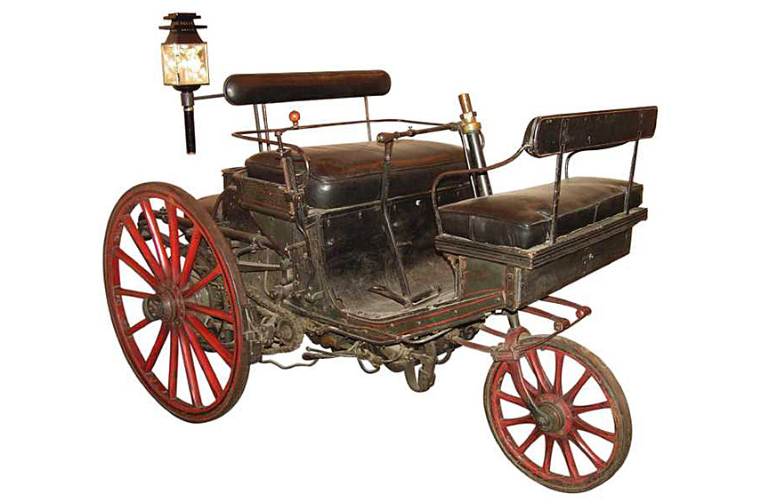 Serpollet-Peugeot (Peugeot Type 1). Самая первая машина французской марки появилась при активном содействии инженера Леона Серполле. 18 августа 1888 года Арман Пежо посетил «Общество гражданских инженеров» в Париже, где увидел трёхколёсный самокатный экипаж Серполле с паровым двигателем и загорелся идеей.