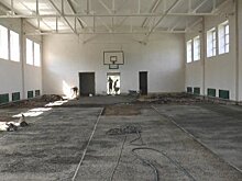 В каменской школе № 4 взялись за капитальный ремонт спортивного зала