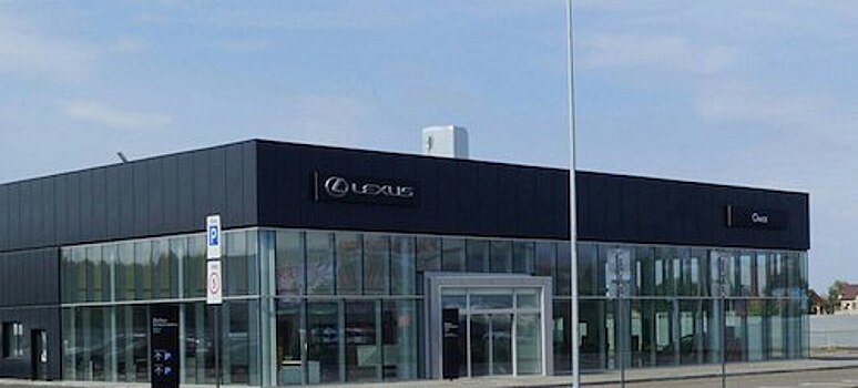 В Омске открыли первый официальный дилерский центр Lexus